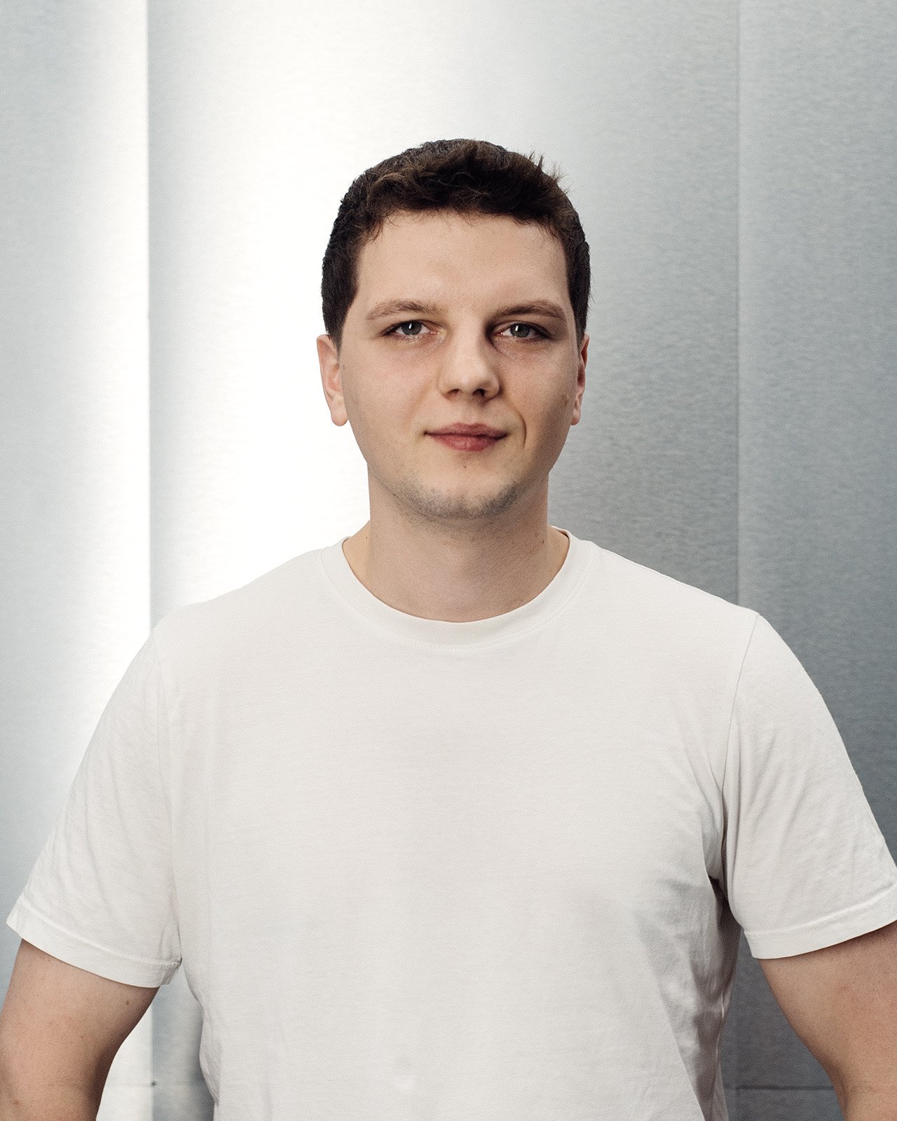 Barber Rafał – strzyżenie męskie w barbershopie Molot, Warszawa Plac Bankowy