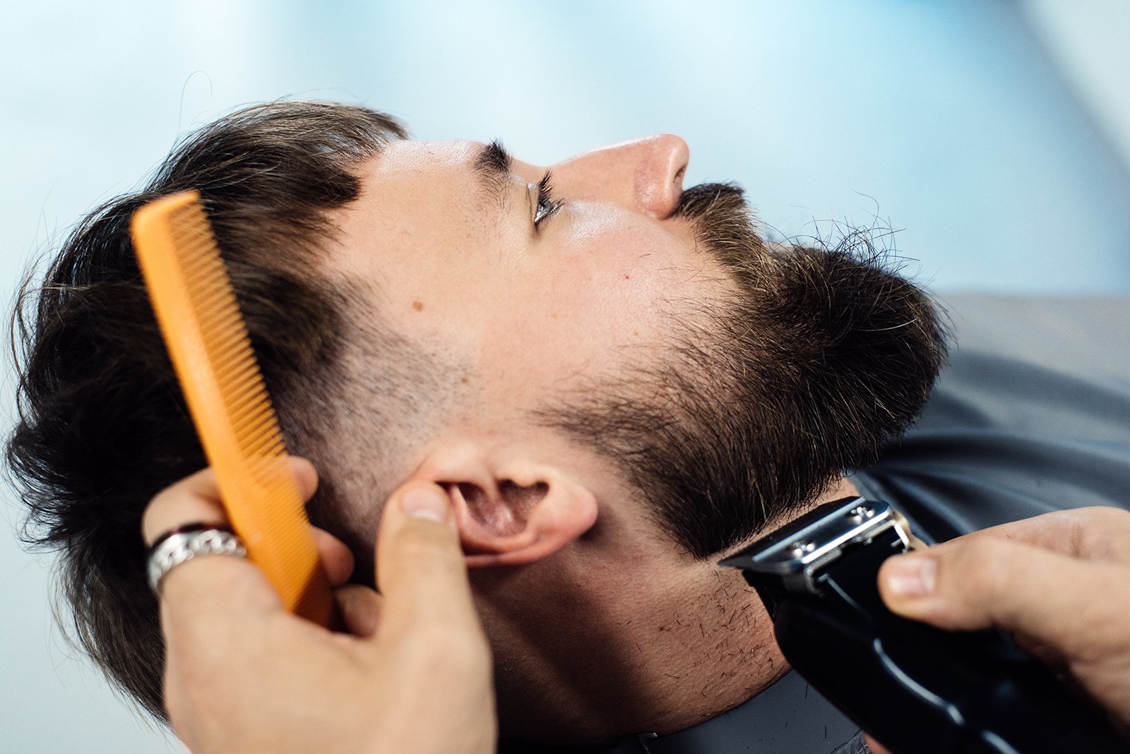 Combo w barbershopie – strzyżenie męskie i modelowanie brody lub golenie