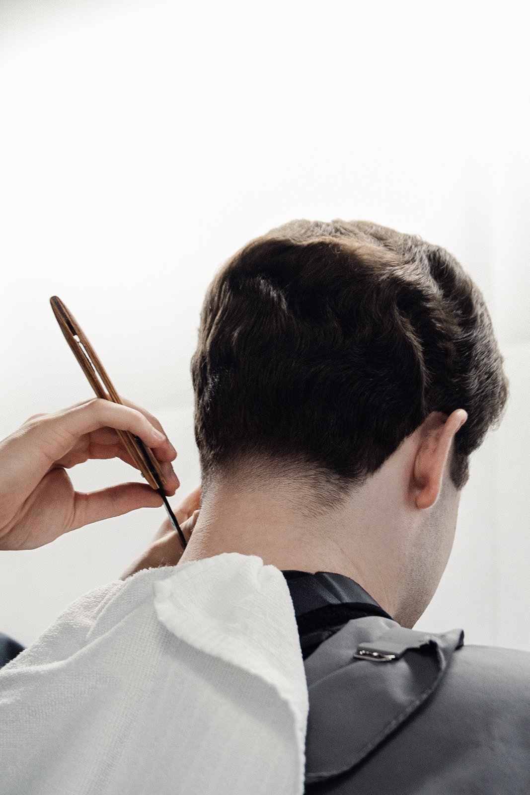 Men's haircut at a barbershop – long hair, classic and modern hairstyles